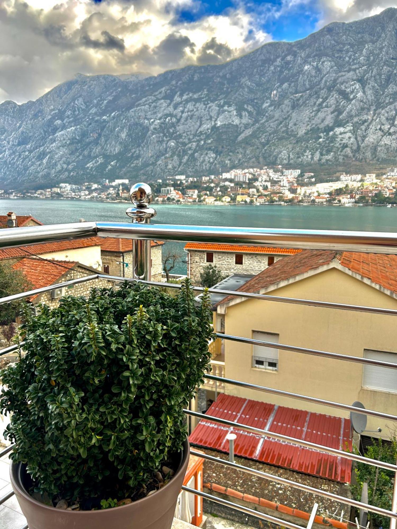 Apartments Markovic Cattaro Esterno foto
