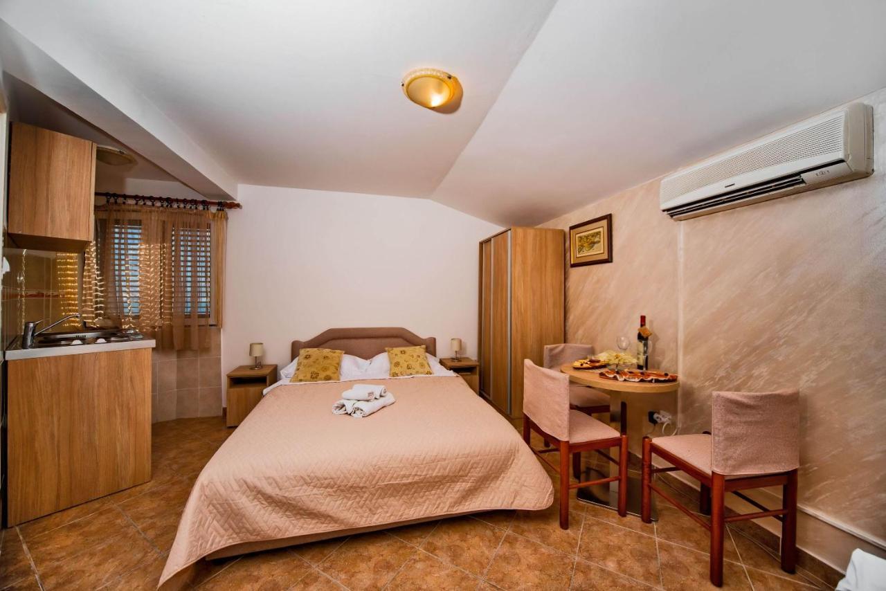 Apartments Markovic Cattaro Esterno foto