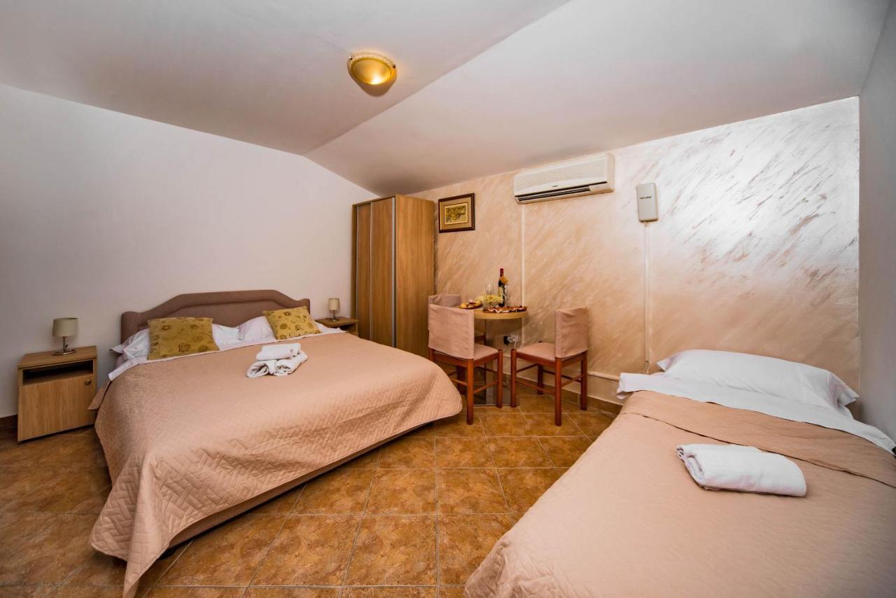 Apartments Markovic Cattaro Esterno foto